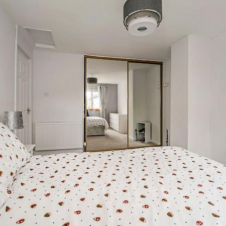Centrally Situated 1 Bedroom House In Cumbernauld Eksteriør bilde