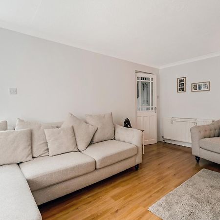 Centrally Situated 1 Bedroom House In Cumbernauld Eksteriør bilde