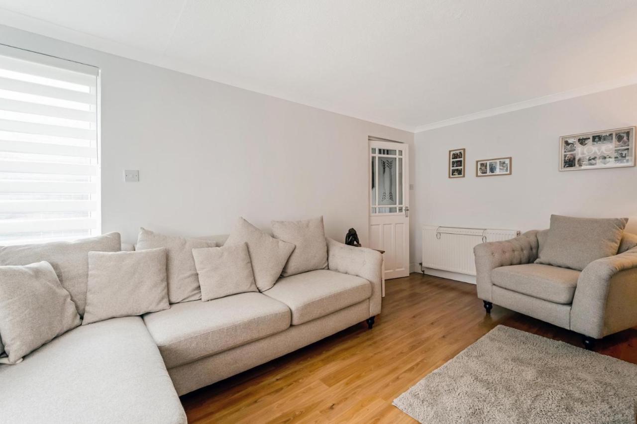 Centrally Situated 1 Bedroom House In Cumbernauld Eksteriør bilde