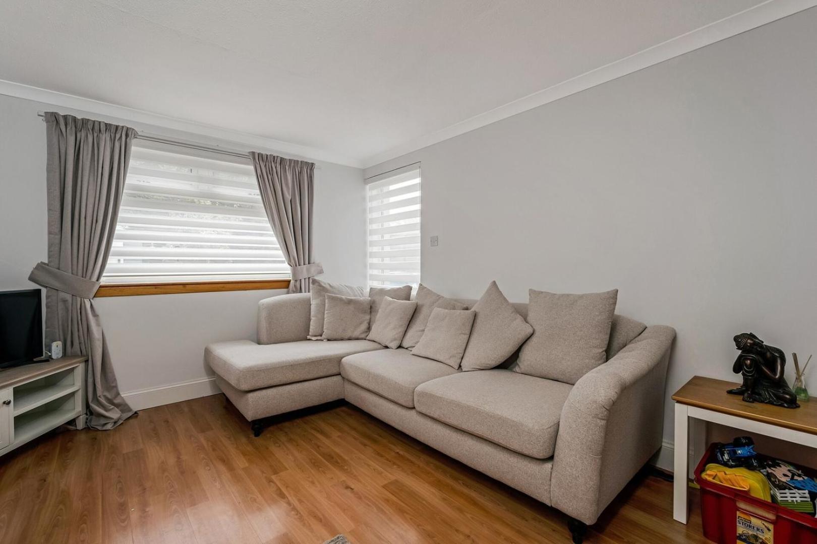 Centrally Situated 1 Bedroom House In Cumbernauld Eksteriør bilde