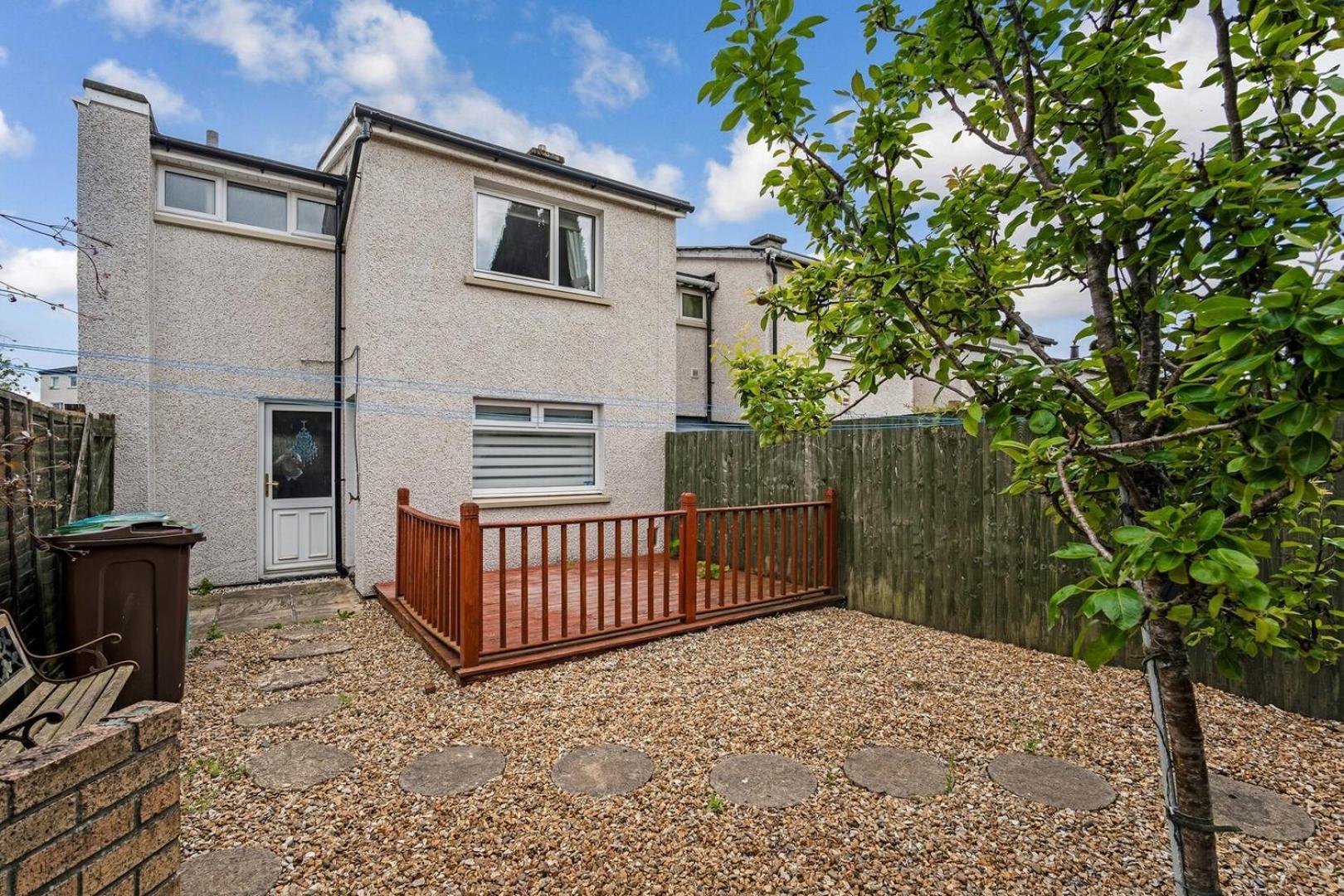 Centrally Situated 1 Bedroom House In Cumbernauld Eksteriør bilde